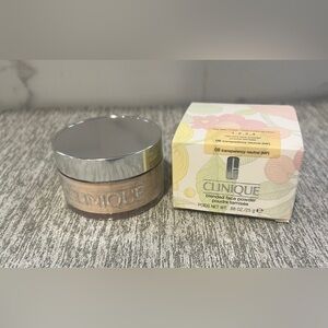 Clinique Blended Face Powder with Silver Lid